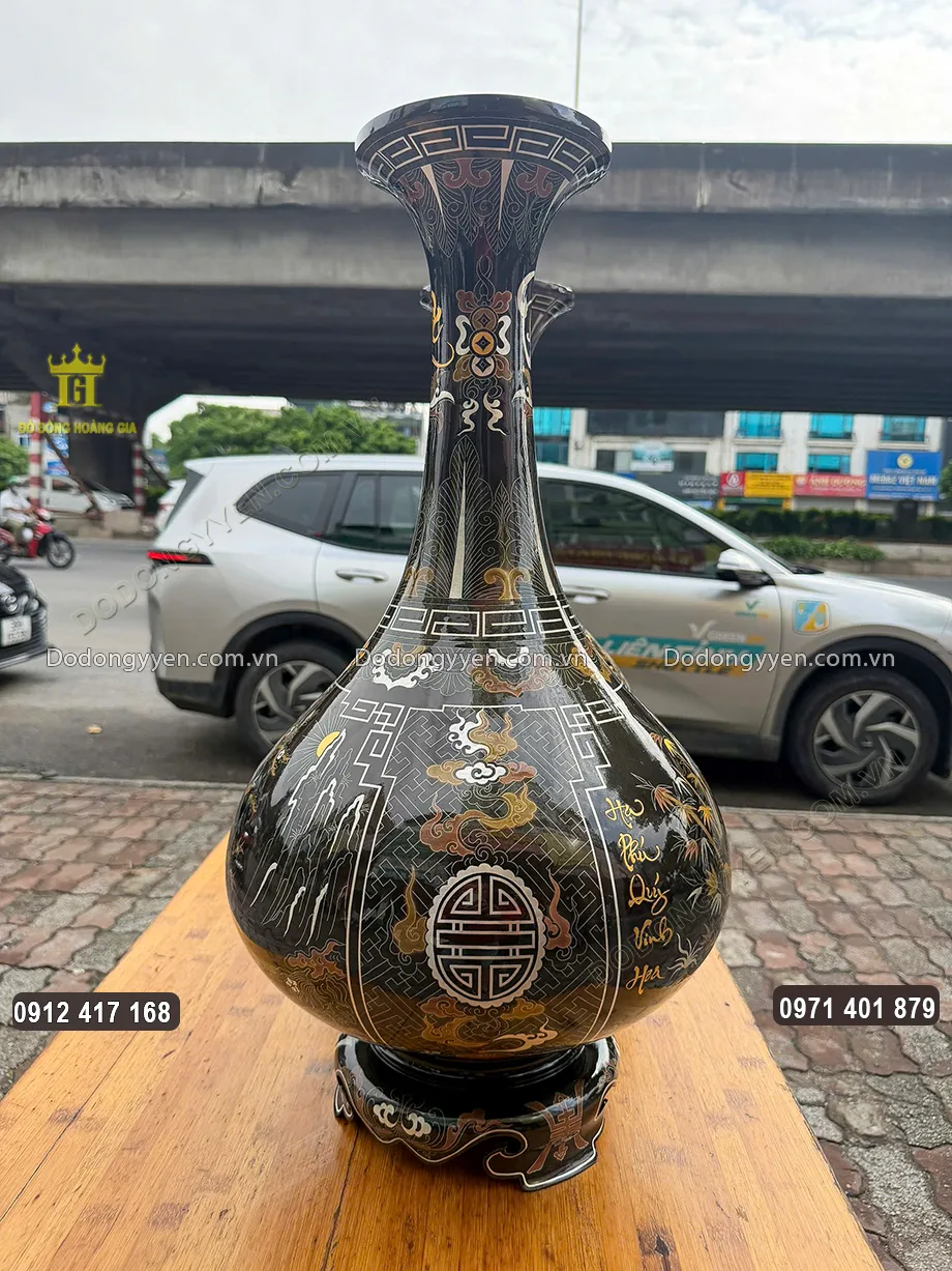 Từng họa tiết hoa văn được chăm ch&uacute;t tỉ mỉ